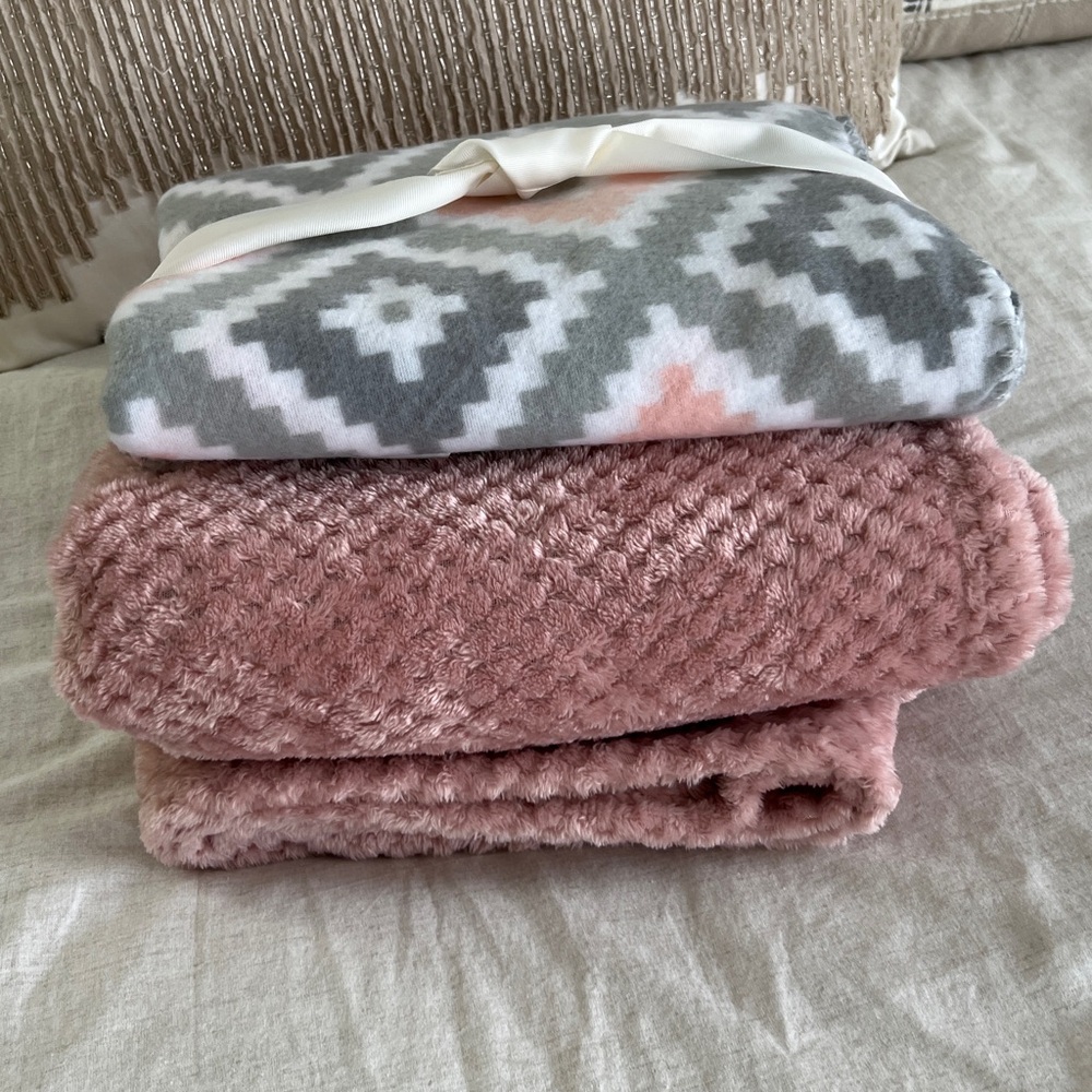 Luxurious SOFT champagne Throw Blanket both are  “ NEW” ( smaller one Gift) - Picture 3 of 3